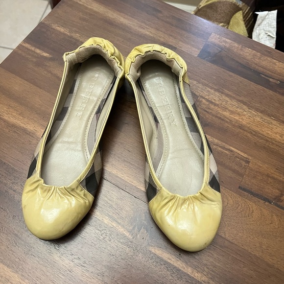 Burberry Patent Leather Scrunch Ballet Flats 37.5 - Picture 1 of 8